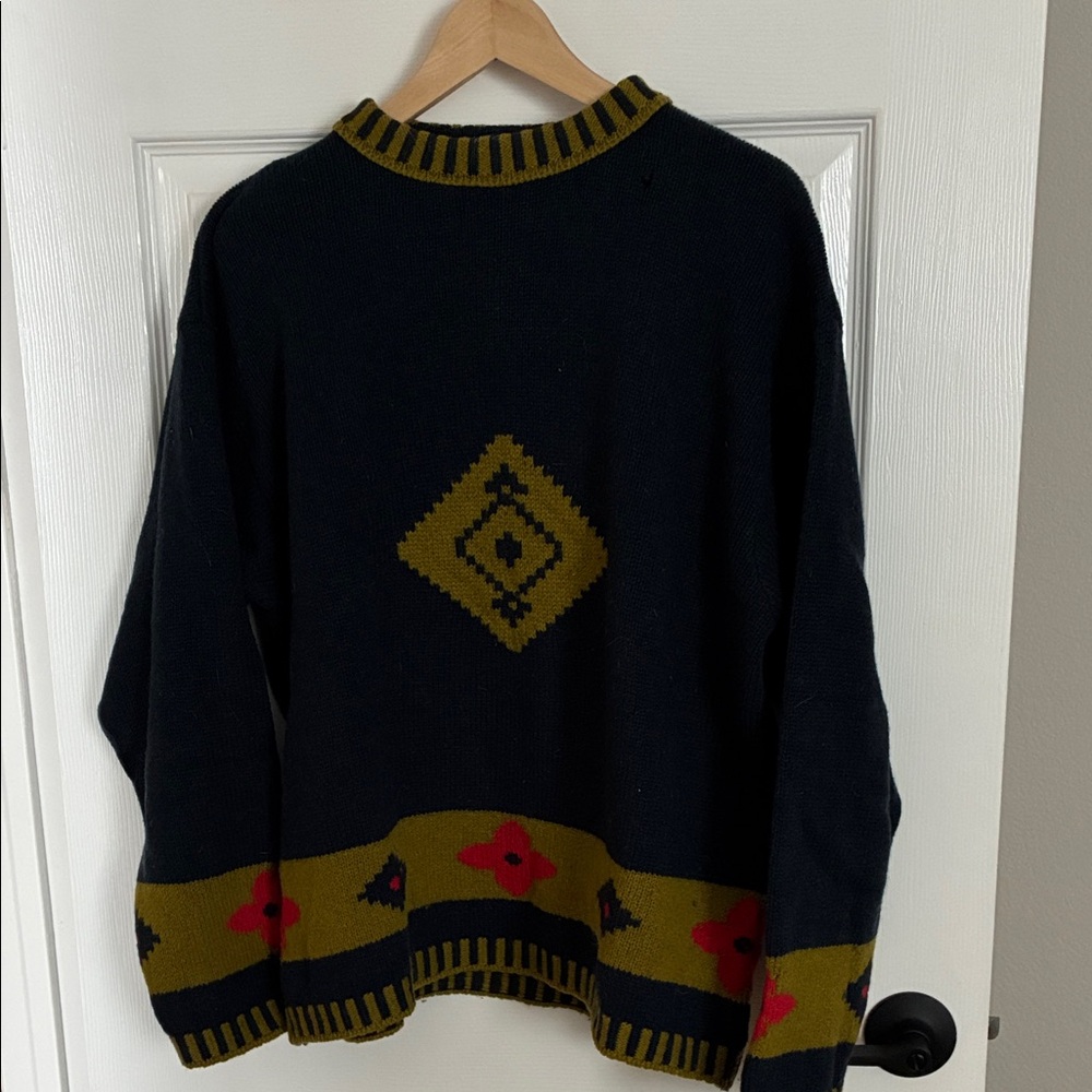 United Colors Of Benetton Black and Gold Crewneck Sweater